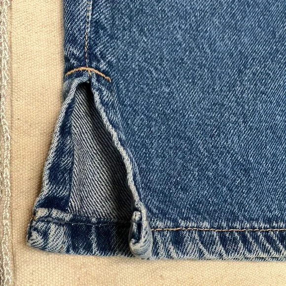 LizClaiborne Lizwear jeans, 16s. Straight leg with cuff slit. 5pocket. Mid rise. - Picture 2 of 6